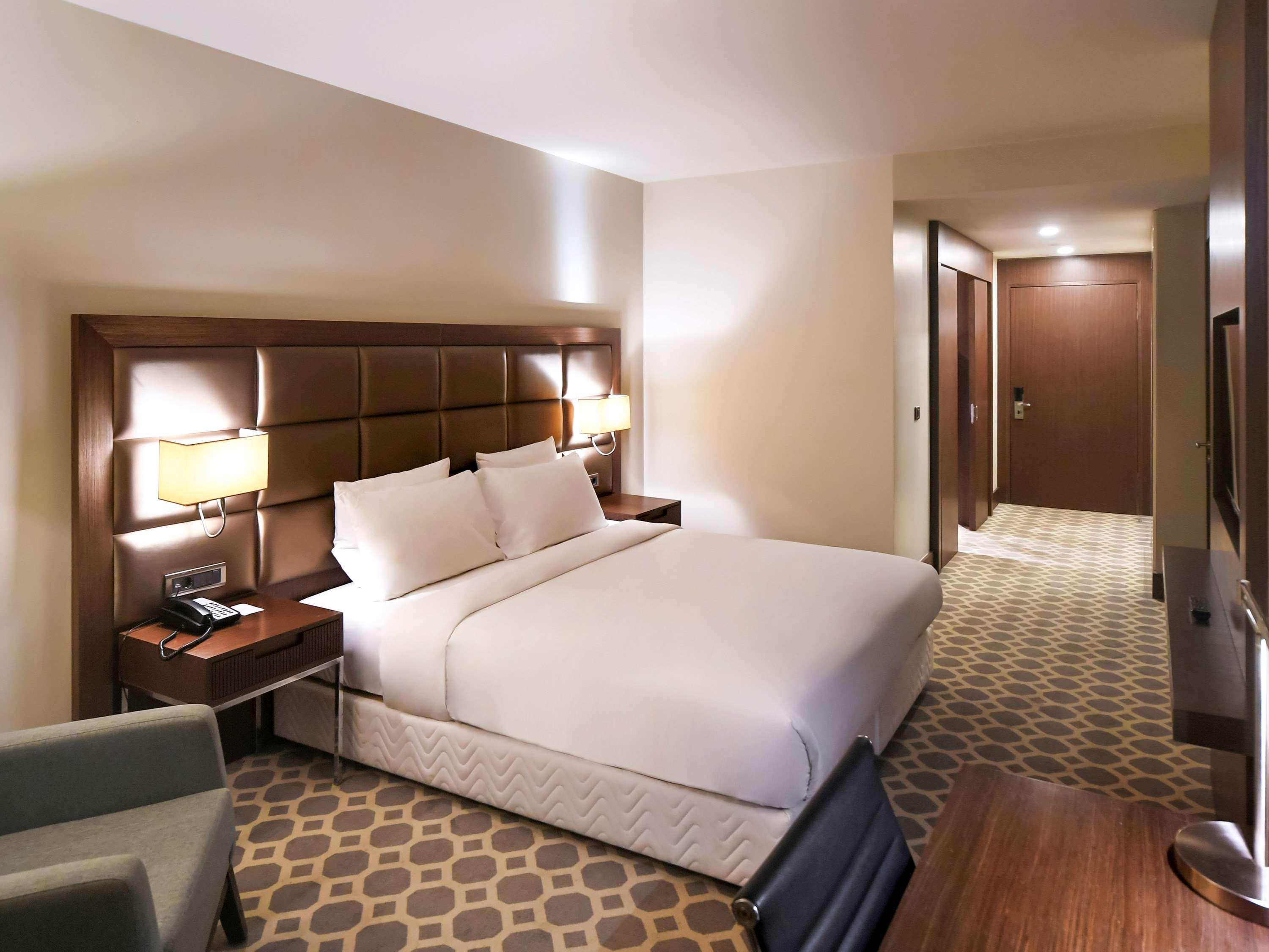 Mercure Istanbul West Hotel & Convention Center Exterior foto