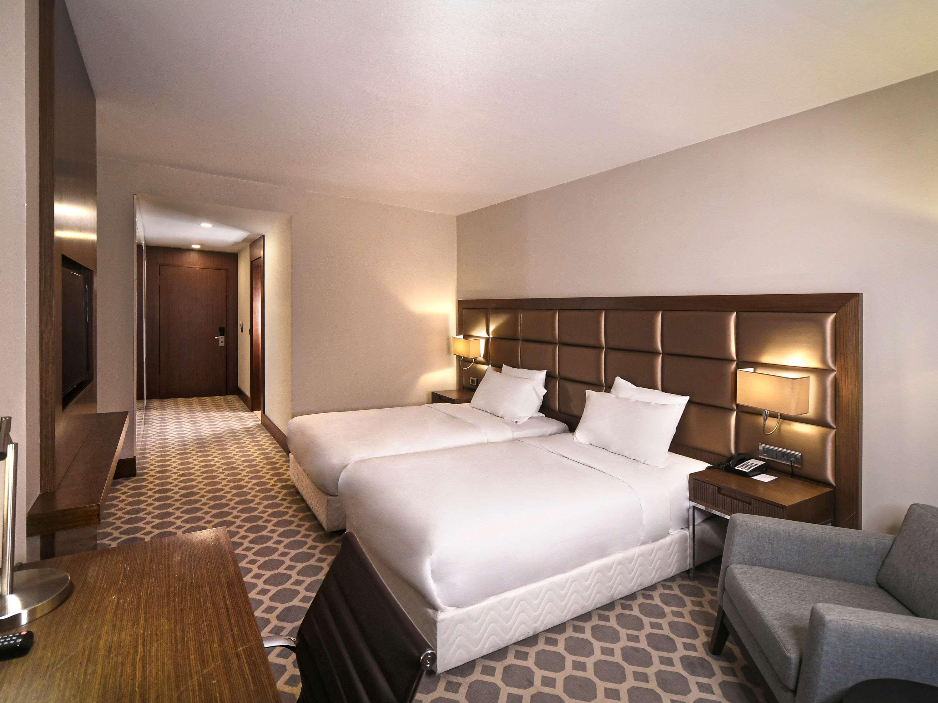 Mercure Istanbul West Hotel & Convention Center Exterior foto