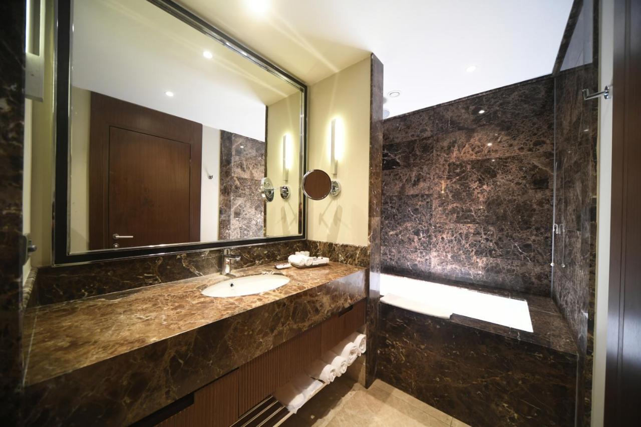 Mercure Istanbul West Hotel & Convention Center Exterior foto